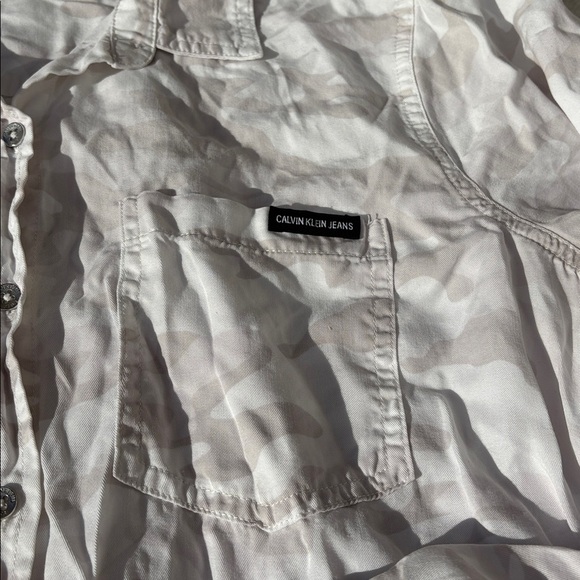 Calvin Klein White Tencel Button-Up Shirt – Size L | Soft Structure | Minimalist - Picture 3 of 6